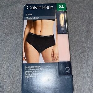 Calvin Klein NWT Ladies' Seamless Briefs, 3-pack - (Gray/Tan/Black) size XL